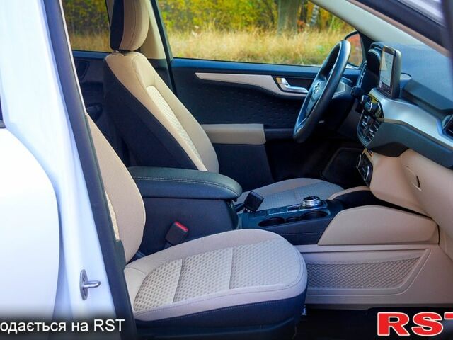 Белый Форд Эскейп, объемом двигателя 1.5 л и пробегом 113 тыс. км за 16900 $, фото 6 на Automoto.ua