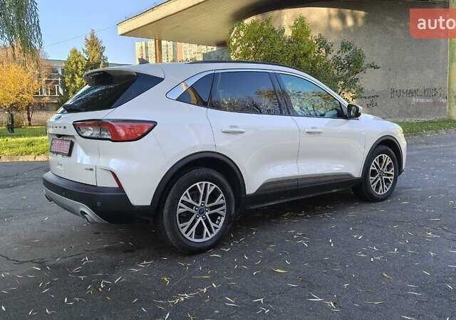 Білий Форд Ескейп, об'ємом двигуна 1.5 л та пробігом 101 тис. км за 17900 $, фото 26 на Automoto.ua