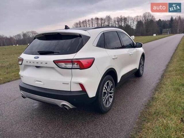 Білий Форд Ескейп, об'ємом двигуна 1.5 л та пробігом 32 тис. км за 19000 $, фото 2 на Automoto.ua