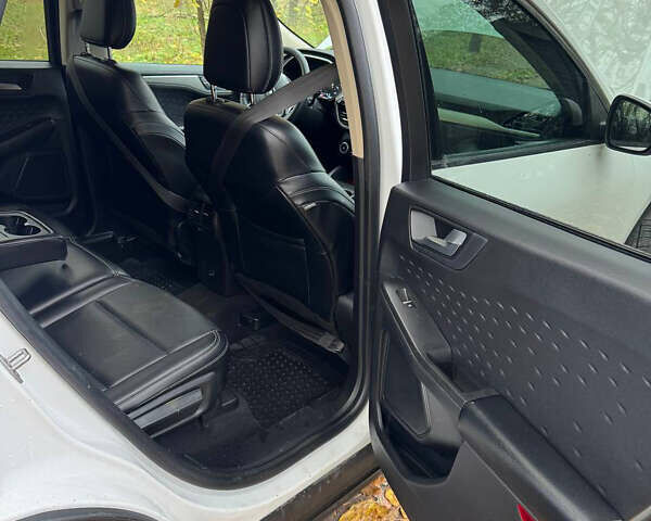 Белый Форд Эскейп, объемом двигателя 1.5 л и пробегом 145 тыс. км за 14000 $, фото 11 на Automoto.ua