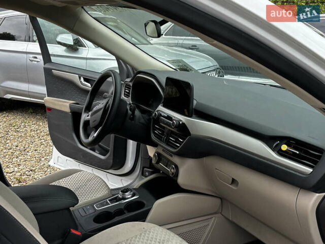 Білий Форд Ескейп, об'ємом двигуна 1.5 л та пробігом 222 тис. км за 10300 $, фото 13 на Automoto.ua