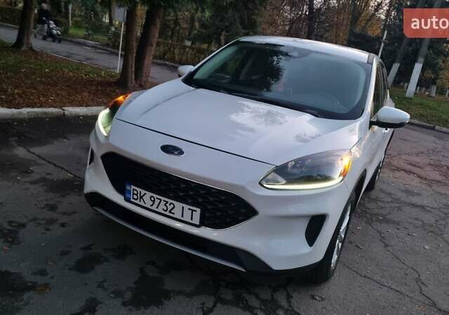 Белый Форд Эскейп, объемом двигателя 1.5 л и пробегом 93 тыс. км за 16500 $, фото 1 на Automoto.ua