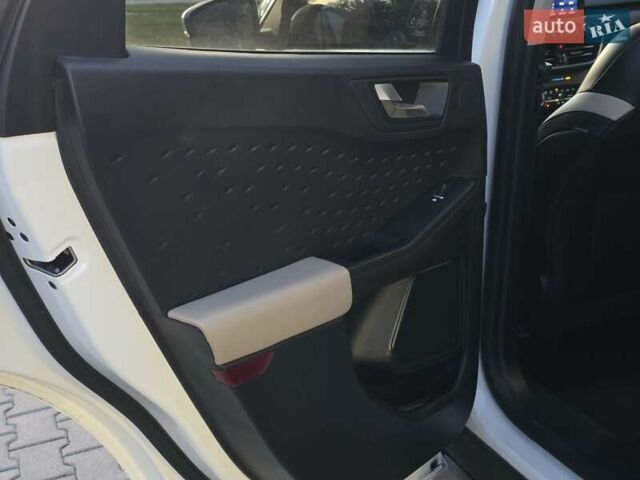 Форд Эскейп 2020 в Тернополе на Automoto.ua Белый Форд Эскейп, объемом двигателя 2 л и пробегом 89 тыс. км за 17499 $, фото 34 на Automoto.ua