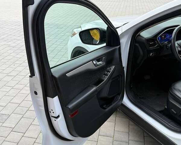 Білий Форд Ескейп, об'ємом двигуна 2.49 л та пробігом 95 тис. км за 24500 $, фото 19 на Automoto.ua