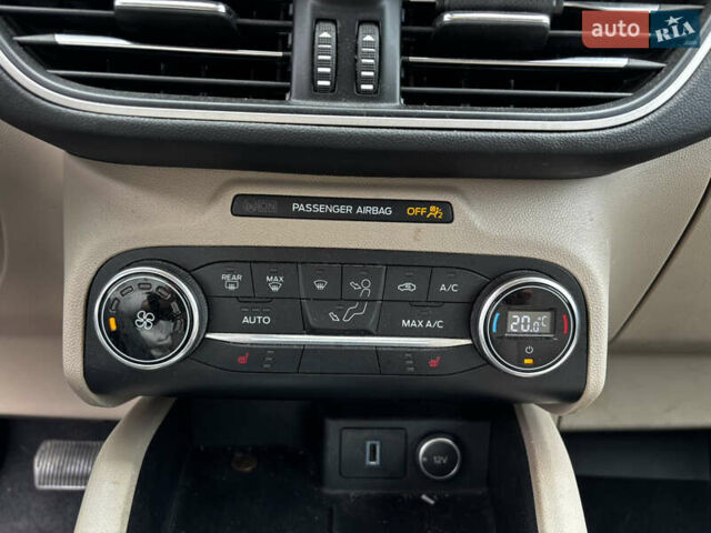 Білий Форд Ескейп, об'ємом двигуна 1.5 л та пробігом 222 тис. км за 10300 $, фото 20 на Automoto.ua