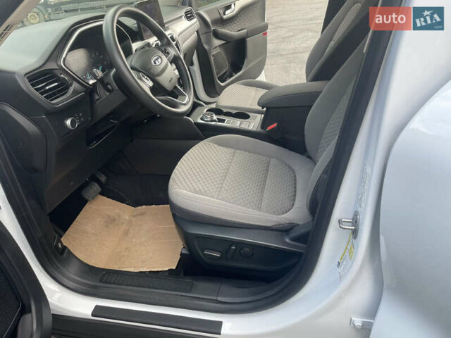 Білий Форд Ескейп, об'ємом двигуна 1.5 л та пробігом 155 тис. км за 15750 $, фото 18 на Automoto.ua