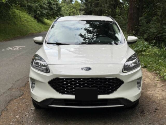 Білий Форд Ескейп, об'ємом двигуна 2 л та пробігом 32 тис. км за 5500 $, фото 1 на Automoto.ua