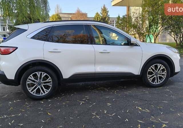 Білий Форд Ескейп, об'ємом двигуна 1.5 л та пробігом 101 тис. км за 17900 $, фото 4 на Automoto.ua