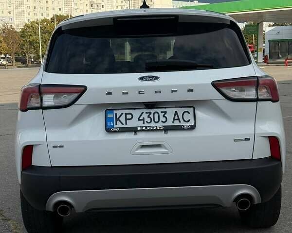 Белый Форд Эскейп, объемом двигателя 1.5 л и пробегом 129 тыс. км за 16000 $, фото 2 на Automoto.ua