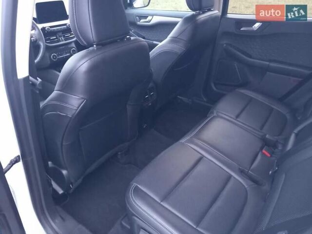 Білий Форд Ескейп, об'ємом двигуна 1.5 л та пробігом 32 тис. км за 19000 $, фото 7 на Automoto.ua