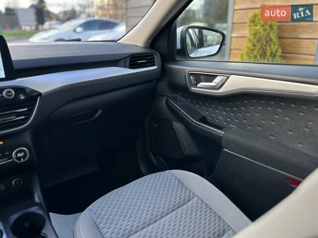 Белый Форд Эскейп, объемом двигателя 1.5 л и пробегом 110 тыс. км за 15999 $, фото 43 на Automoto.ua