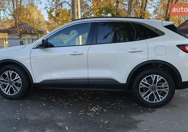 Білий Форд Ескейп, об'ємом двигуна 1.5 л та пробігом 101 тис. км за 17900 $, фото 22 на Automoto.ua