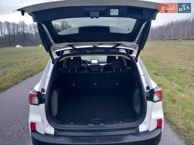 Білий Форд Ескейп, об'ємом двигуна 1.5 л та пробігом 32 тис. км за 19000 $, фото 4 на Automoto.ua