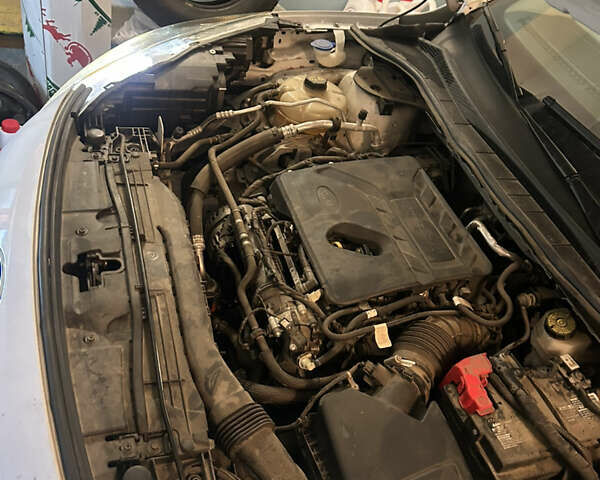 Білий Форд Ескейп, об'ємом двигуна 1.5 л та пробігом 36 тис. км за 16300 $, фото 7 на Automoto.ua