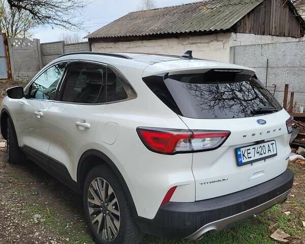 Белый Форд Эскейп, объемом двигателя 2.5 л и пробегом 135 тыс. км за 23000 $, фото 8 на Automoto.ua