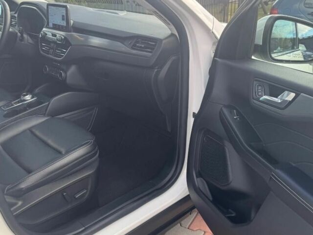 Белый Форд Эскейп, объемом двигателя 2 л и пробегом 81 тыс. км за 13000 $, фото 9 на Automoto.ua