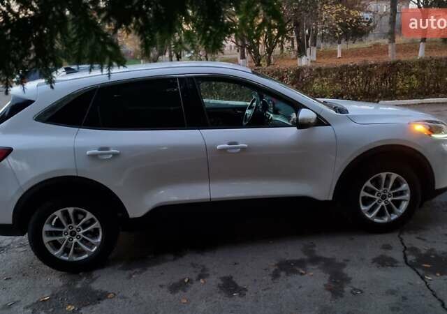 Белый Форд Эскейп, объемом двигателя 1.5 л и пробегом 93 тыс. км за 16500 $, фото 7 на Automoto.ua