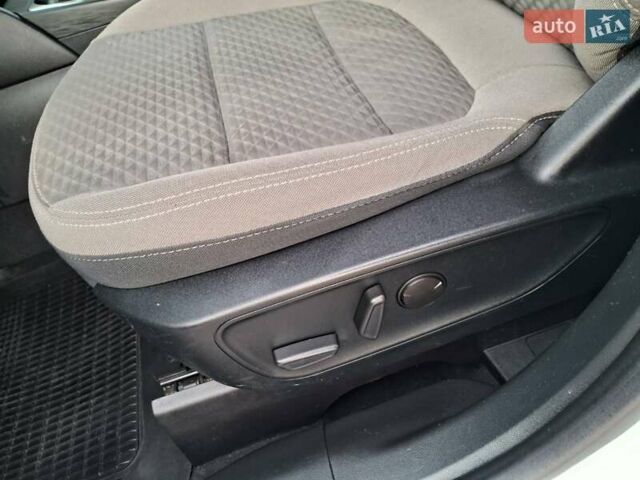 Белый Форд Эскейп, объемом двигателя 1.5 л и пробегом 90 тыс. км за 17900 $, фото 41 на Automoto.ua