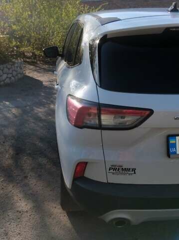 Белый Форд Эскейп, объемом двигателя 1.5 л и пробегом 149 тыс. км за 15000 $, фото 6 на Automoto.ua