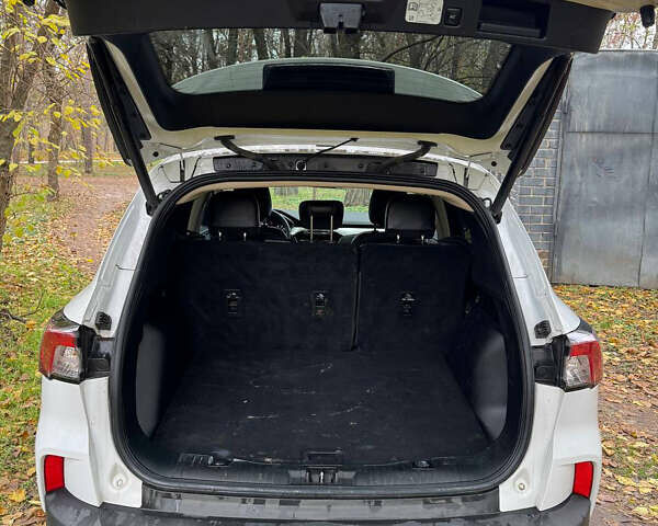 Белый Форд Эскейп, объемом двигателя 1.5 л и пробегом 145 тыс. км за 14000 $, фото 9 на Automoto.ua