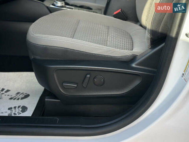 Белый Форд Эскейп, объемом двигателя 1.5 л и пробегом 110 тыс. км за 15999 $, фото 24 на Automoto.ua