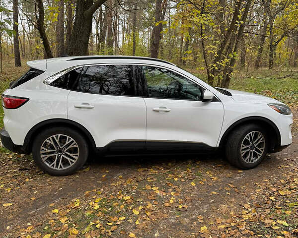 Белый Форд Эскейп, объемом двигателя 1.5 л и пробегом 145 тыс. км за 14000 $, фото 3 на Automoto.ua