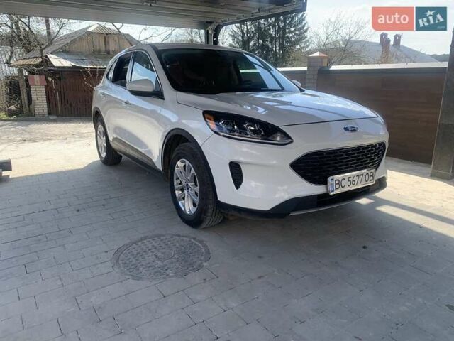 Белый Форд Эскейп, объемом двигателя 1.5 л и пробегом 49 тыс. км за 17800 $, фото 1 на Automoto.ua