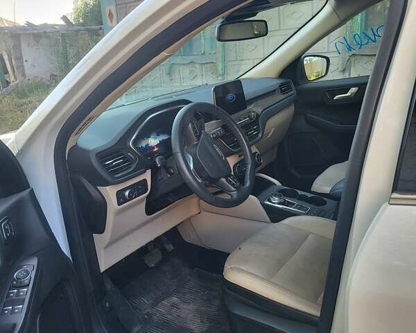 Белый Форд Эскейп, объемом двигателя 2.5 л и пробегом 135 тыс. км за 23000 $, фото 11 на Automoto.ua