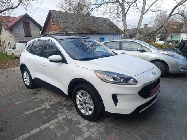 Белый Форд Эскейп, объемом двигателя 1.5 л и пробегом 108 тыс. км за 15500 $, фото 3 на Automoto.ua