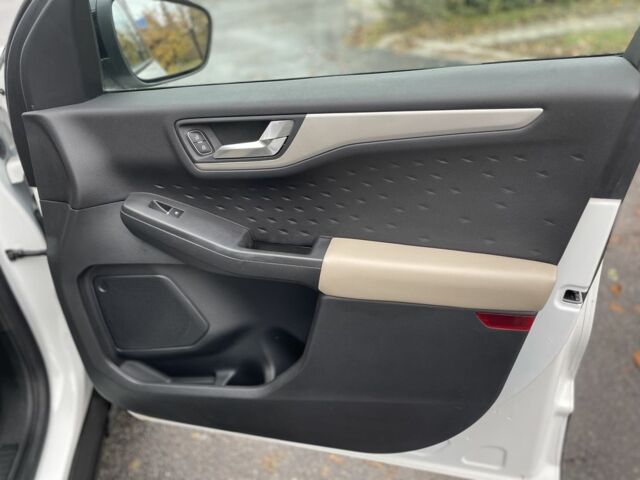 Белый Форд Эскейп, объемом двигателя 2.5 л и пробегом 72 тыс. км за 22400 $, фото 10 на Automoto.ua