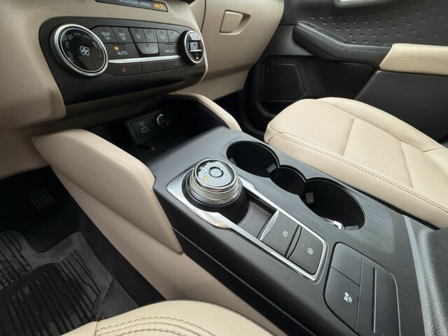 Белый Форд Эскейп, объемом двигателя 2.5 л и пробегом 72 тыс. км за 22400 $, фото 15 на Automoto.ua