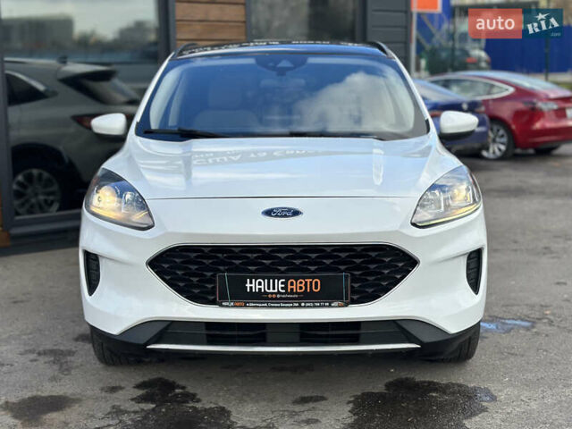 Белый Форд Эскейп, объемом двигателя 1.5 л и пробегом 110 тыс. км за 15999 $, фото 5 на Automoto.ua