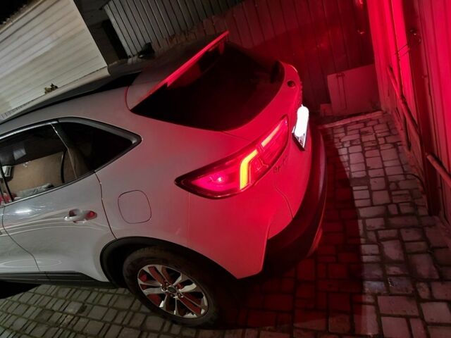 Білий Форд Ескейп, об'ємом двигуна 1.5 л та пробігом 82 тис. км за 15399 $, фото 7 на Automoto.ua