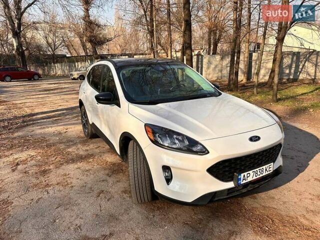 Белый Форд Эскейп, объемом двигателя 2 л и пробегом 66 тыс. км за 21800 $, фото 5 на Automoto.ua