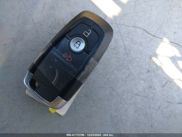 Белый Форд Эскейп, объемом двигателя 2.5 л и пробегом 125 тыс. км за 13450 $, фото 8 на Automoto.ua