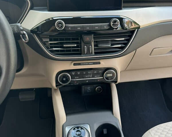 Білий Форд Ескейп, об'ємом двигуна 1.5 л та пробігом 56 тис. км за 15000 $, фото 7 на Automoto.ua