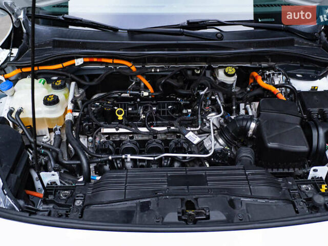 Белый Форд Эскейп, объемом двигателя 2.5 л и пробегом 130 тыс. км за 19700 $, фото 22 на Automoto.ua