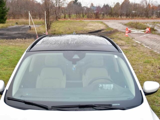 Белый Форд Эскейп, объемом двигателя 2 л и пробегом 81 тыс. км за 12900 $, фото 5 на Automoto.ua