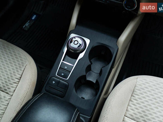 Белый Форд Эскейп, объемом двигателя 2.5 л и пробегом 130 тыс. км за 19700 $, фото 28 на Automoto.ua