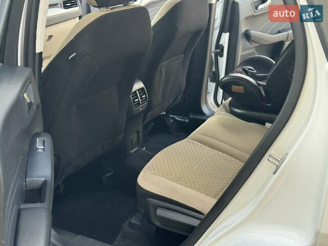 Білий Форд Ескейп, об'ємом двигуна 1.5 л та пробігом 56 тис. км за 15000 $, фото 6 на Automoto.ua