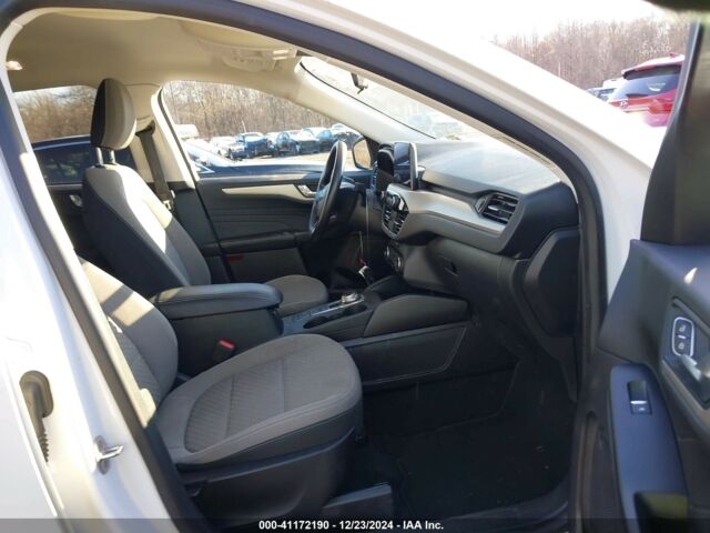 Белый Форд Эскейп, объемом двигателя 2.5 л и пробегом 125 тыс. км за 13450 $, фото 6 на Automoto.ua