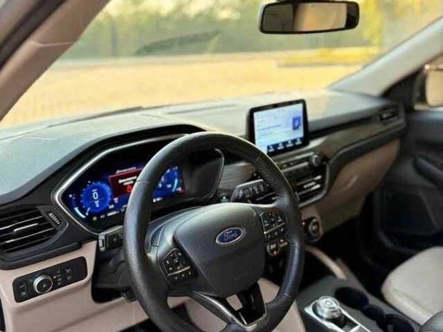 Белый Форд Эскейп, объемом двигателя 2.5 л и пробегом 74 тыс. км за 15600 $, фото 4 на Automoto.ua