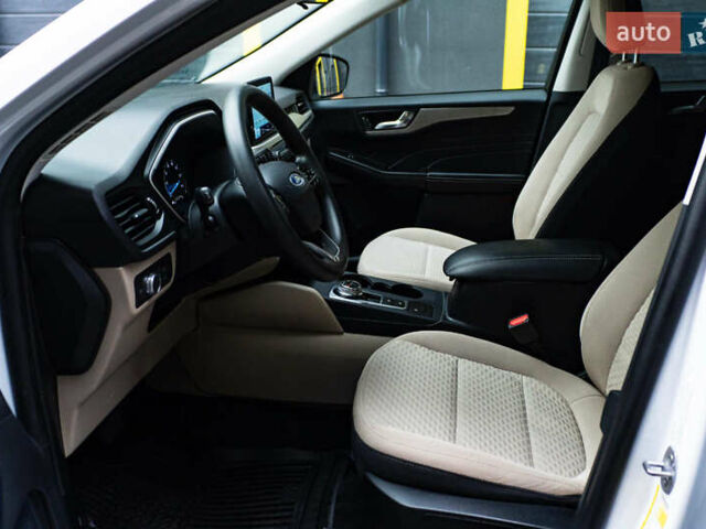 Белый Форд Эскейп, объемом двигателя 2.5 л и пробегом 130 тыс. км за 19700 $, фото 10 на Automoto.ua