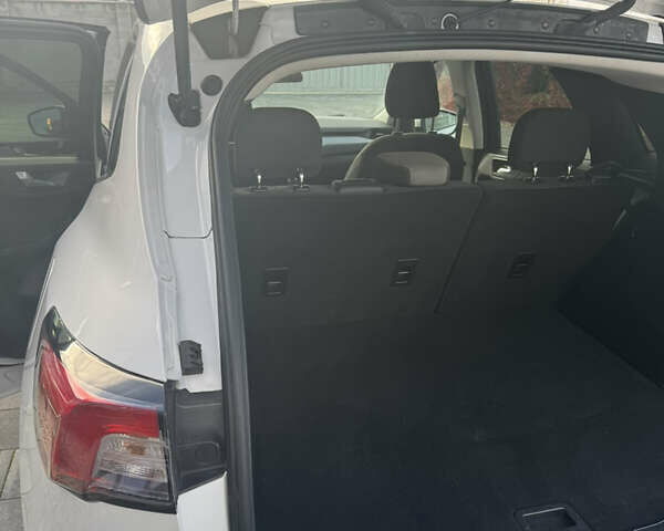 Белый Форд Эскейп, объемом двигателя 2.5 л и пробегом 60 тыс. км за 21000 $, фото 37 на Automoto.ua