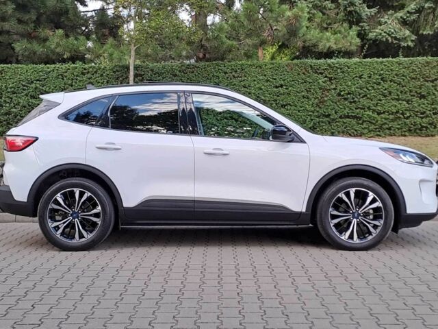 Білий Форд Ескейп, об'ємом двигуна 2 л та пробігом 23 тис. км за 12500 $, фото 2 на Automoto.ua