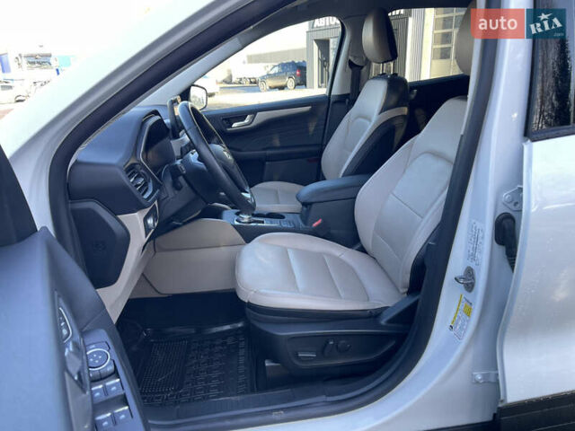 Білий Форд Ескейп, об'ємом двигуна 1.5 л та пробігом 195 тис. км за 15999 $, фото 20 на Automoto.ua
