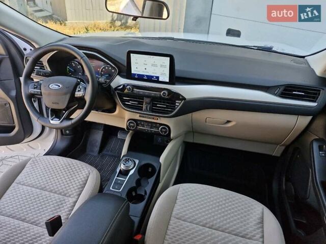 Білий Форд Ескейп, об'ємом двигуна 2.5 л та пробігом 14 тис. км за 23999 $, фото 18 на Automoto.ua