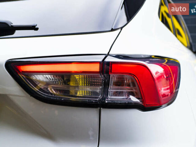 Белый Форд Эскейп, объемом двигателя 2.5 л и пробегом 130 тыс. км за 19700 $, фото 20 на Automoto.ua