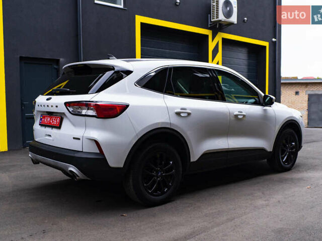 Белый Форд Эскейп, объемом двигателя 2.5 л и пробегом 130 тыс. км за 19700 $, фото 4 на Automoto.ua