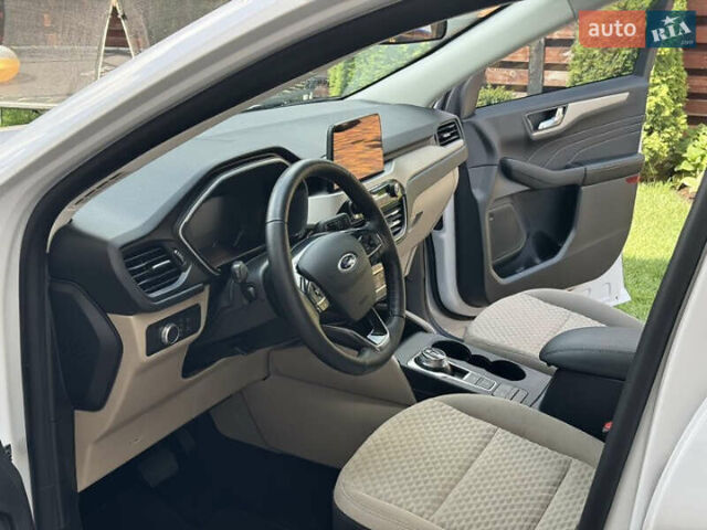 Білий Форд Ескейп, об'ємом двигуна 1.5 л та пробігом 56 тис. км за 15000 $, фото 4 на Automoto.ua